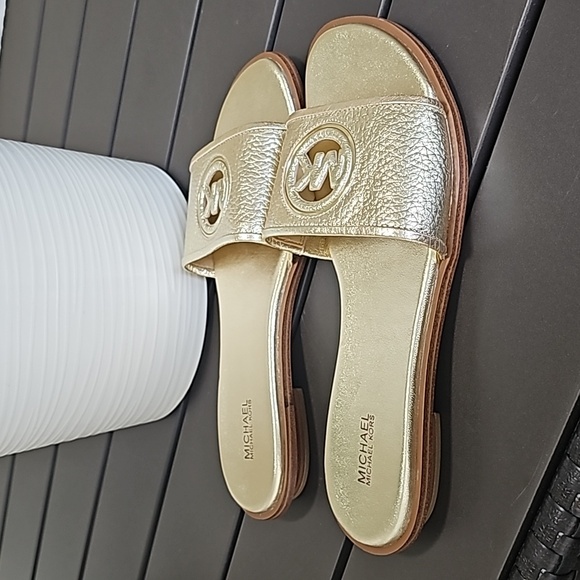 Deanna Cutout Leather Slide Sandal Gold with box - Picture 4 of 8